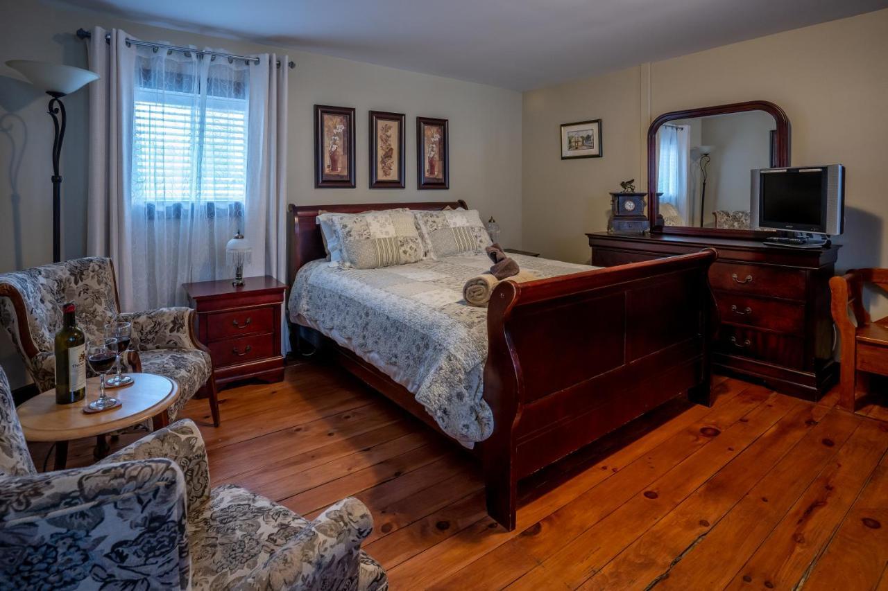 Au Coeur De Magog Bed and Breakfast Εξωτερικό φωτογραφία