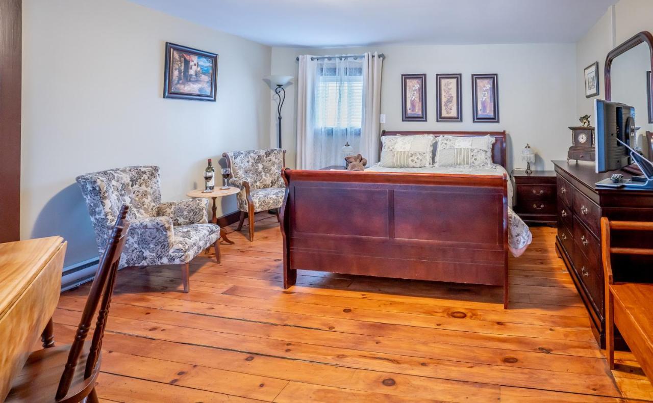 Au Coeur De Magog Bed and Breakfast Εξωτερικό φωτογραφία