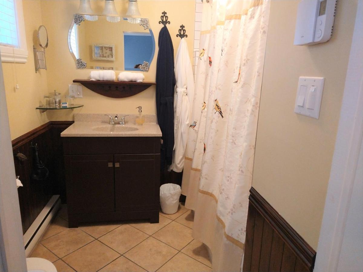 Au Coeur De Magog Bed and Breakfast Εξωτερικό φωτογραφία