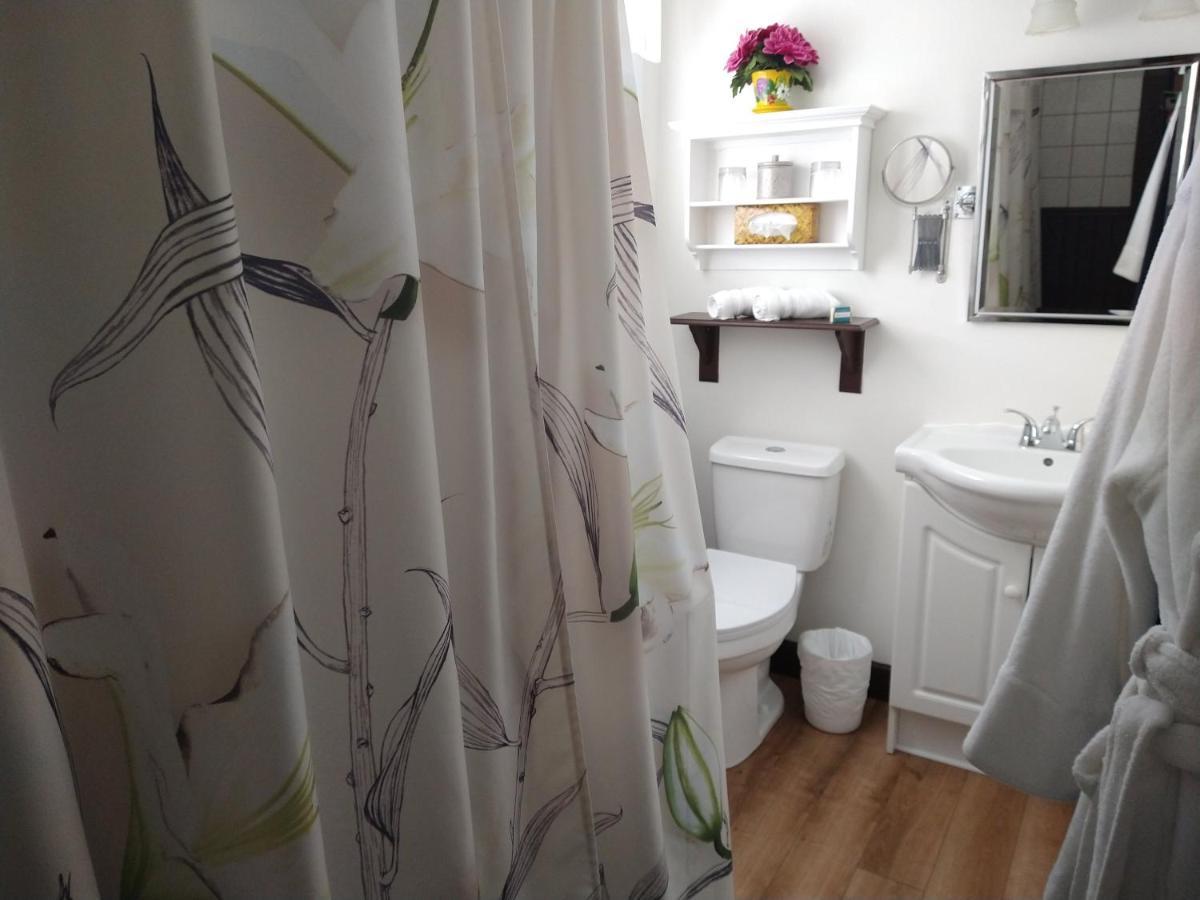 Au Coeur De Magog Bed and Breakfast Εξωτερικό φωτογραφία