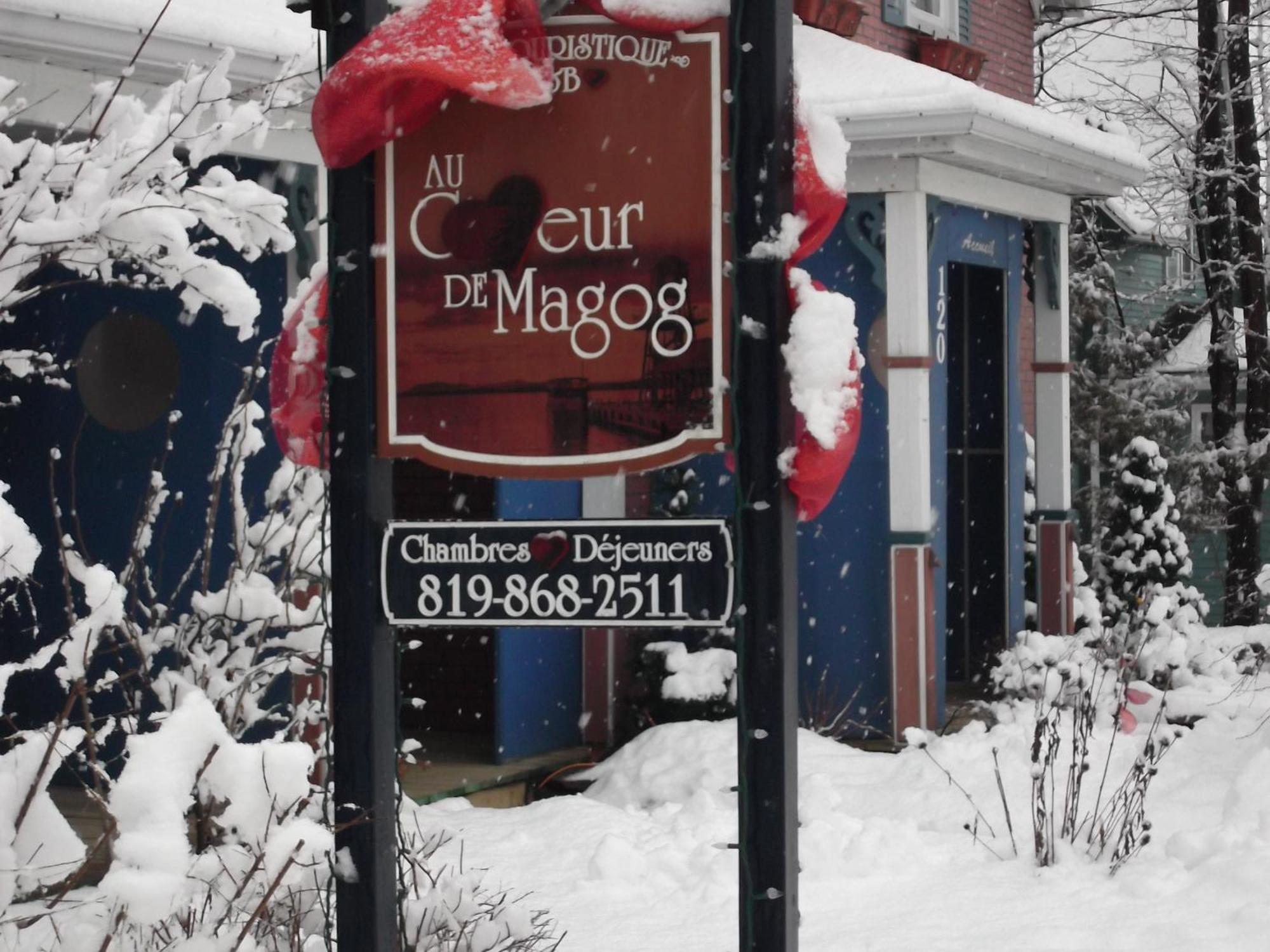 Au Coeur De Magog Bed and Breakfast Εξωτερικό φωτογραφία