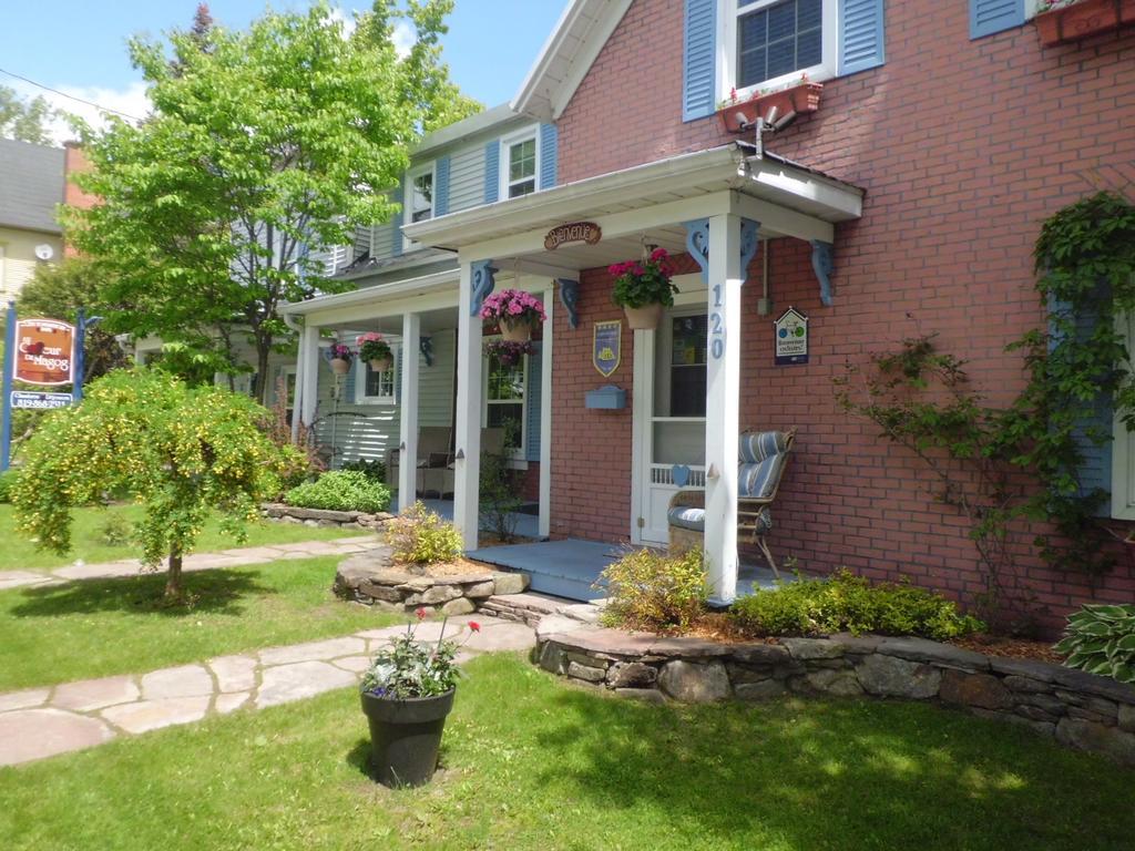 Au Coeur De Magog Bed and Breakfast Εξωτερικό φωτογραφία