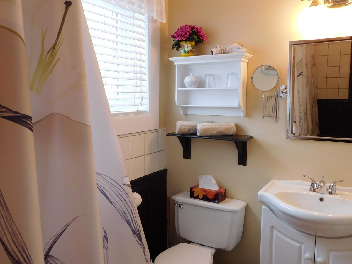 Au Coeur De Magog Bed and Breakfast Εξωτερικό φωτογραφία