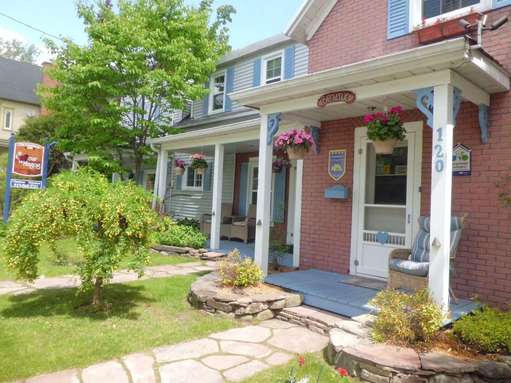 Au Coeur De Magog Bed and Breakfast Εξωτερικό φωτογραφία