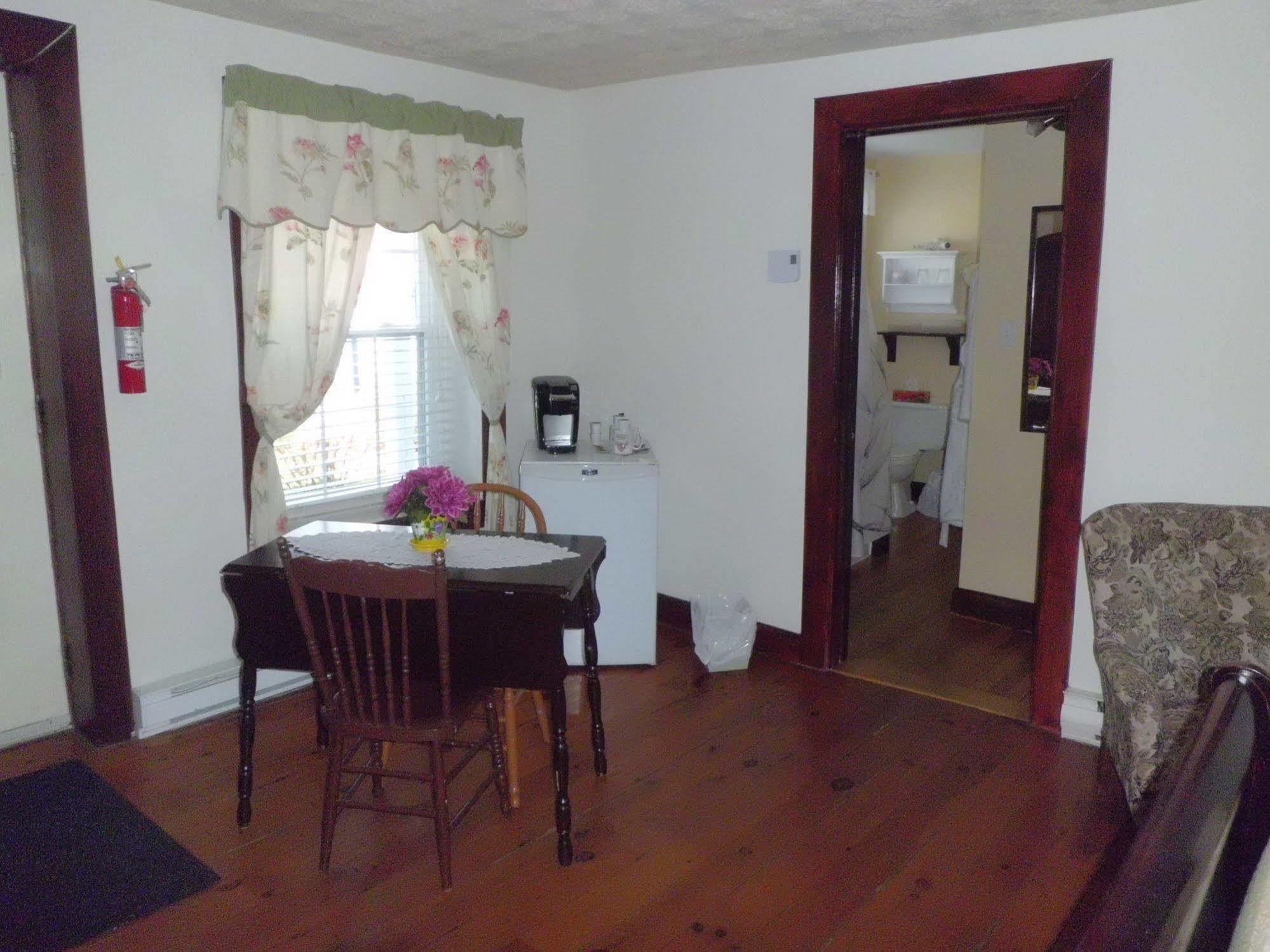 Au Coeur De Magog Bed and Breakfast Εξωτερικό φωτογραφία