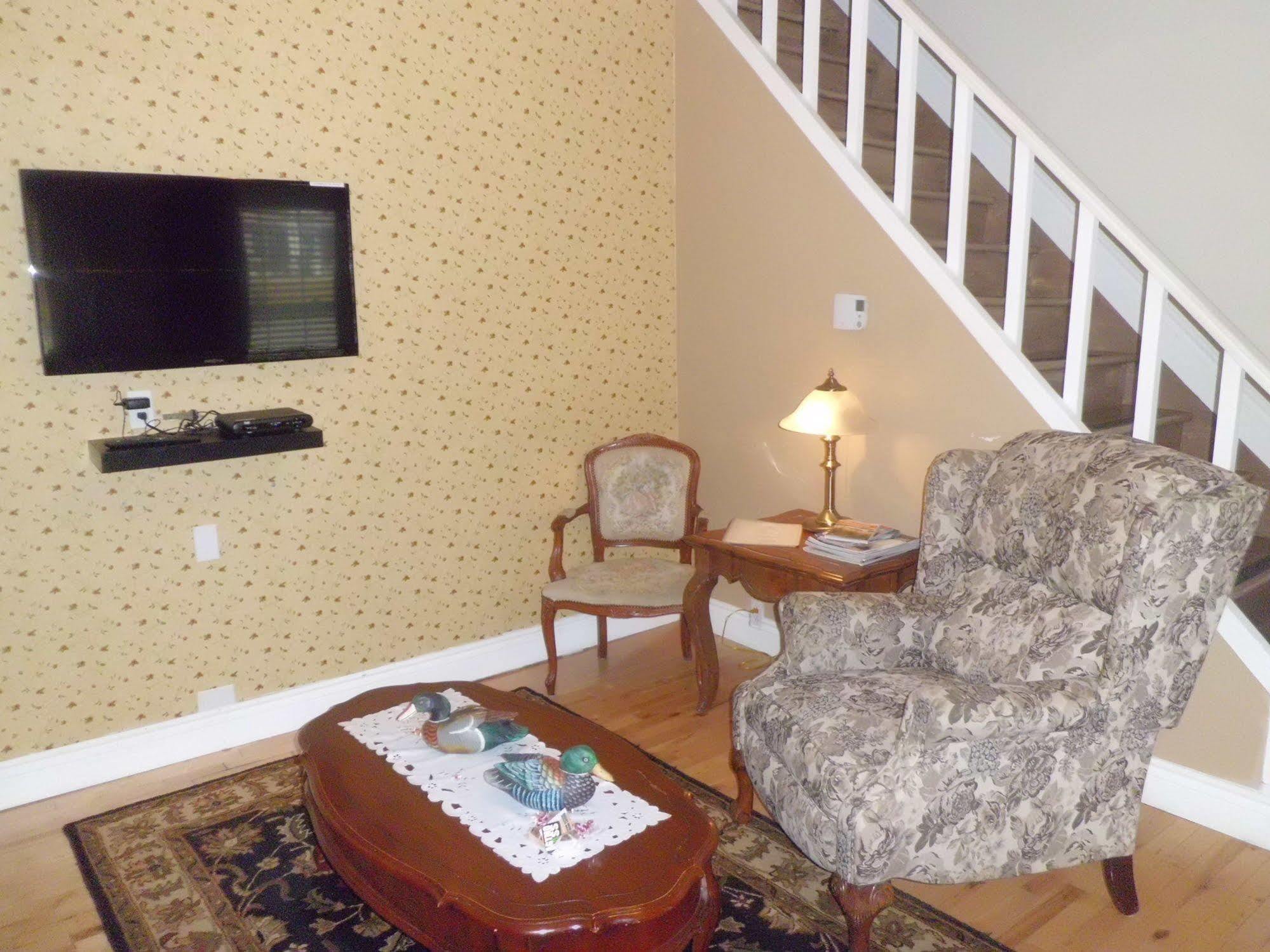 Au Coeur De Magog Bed and Breakfast Εξωτερικό φωτογραφία
