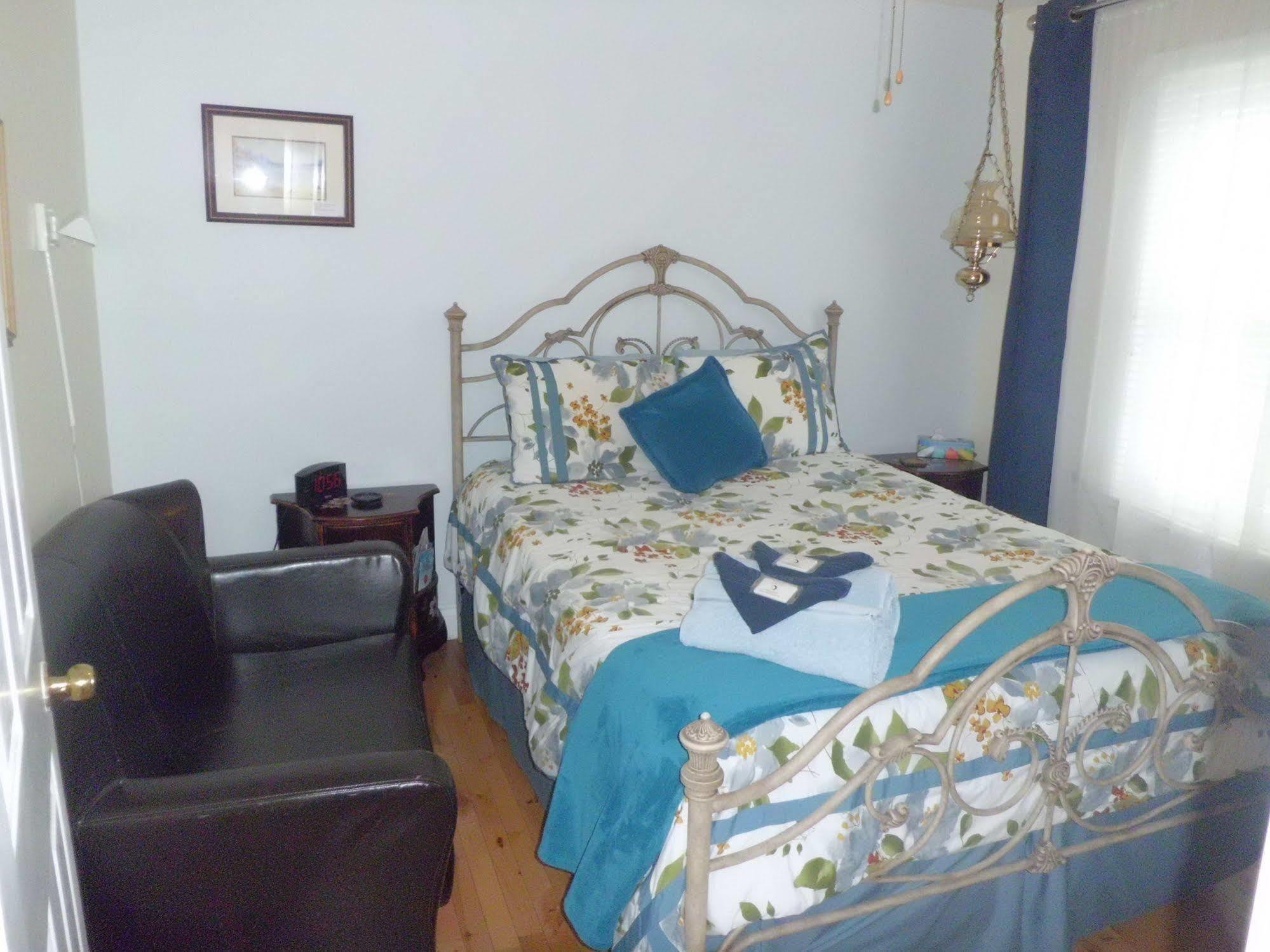 Au Coeur De Magog Bed and Breakfast Εξωτερικό φωτογραφία